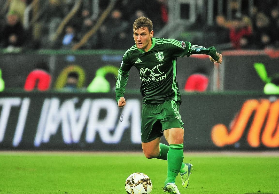 德甲巅峰对决：柏林联合VS多特蒙德战术解析与球星较量(图4)