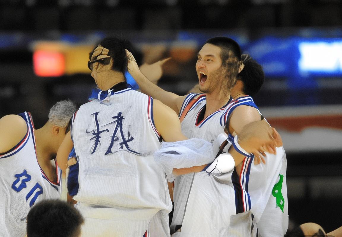 2009年NBA迈阿密热火对休斯顿火箭经典对决：韦德姚明巅峰之战(图3)